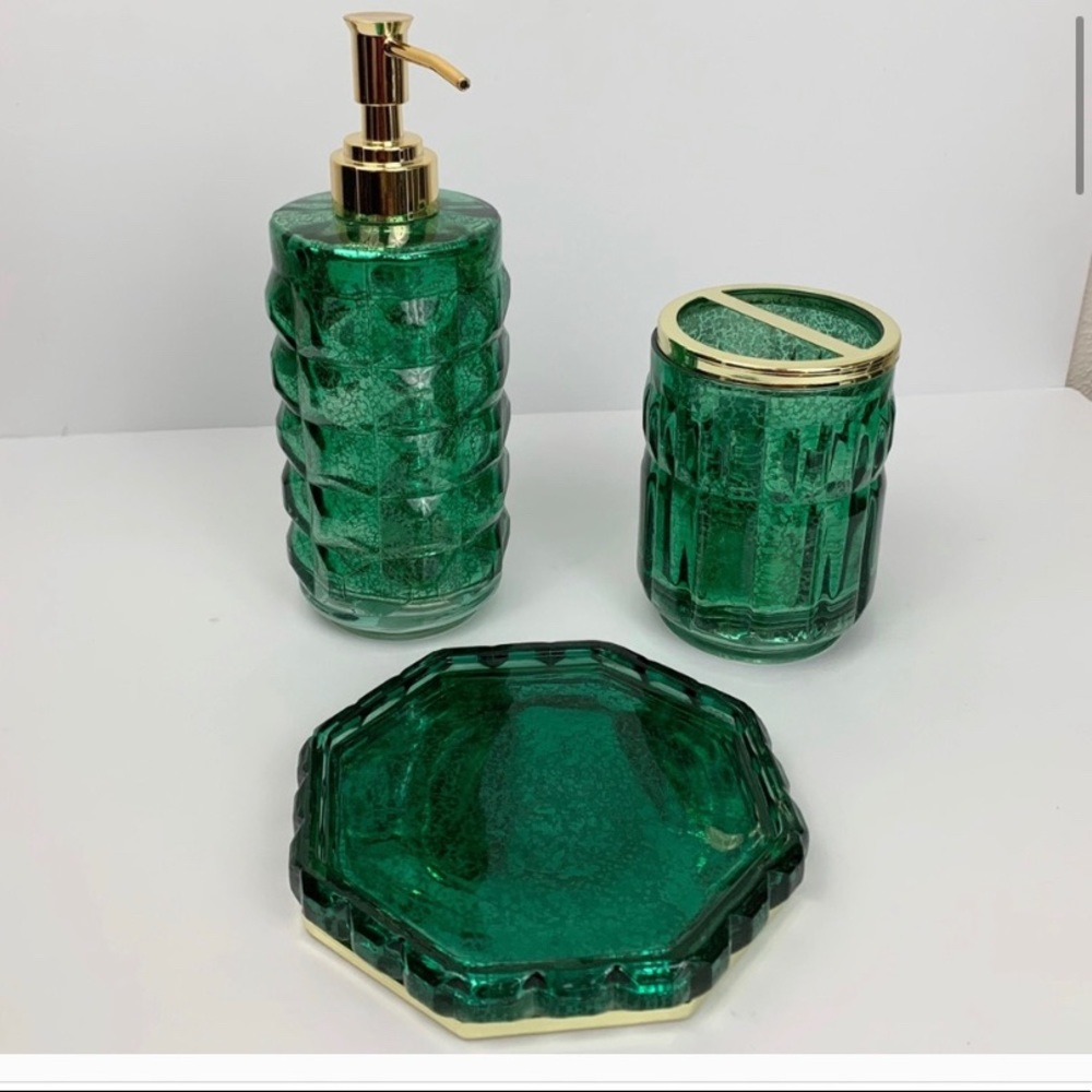 ISO: Opalhouse green soap dish please!!!!